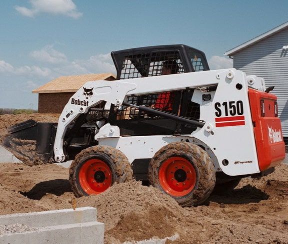 Аренда мини-погрузчика Bobcat S150 в Москве