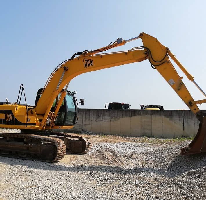 Аренда гусеничного экскаватора Komatsu 220 в Москве