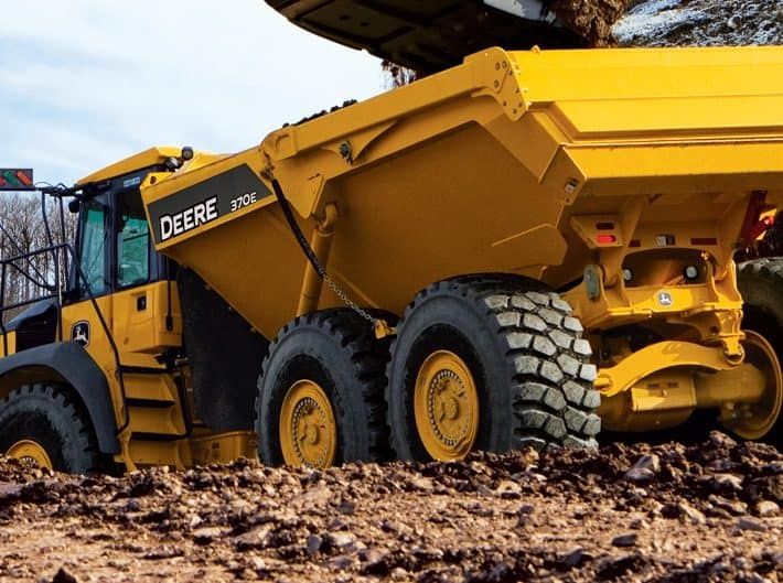 Аренда сочлененного самосвала John Deere 370E в Москве