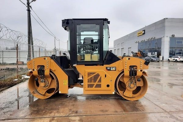 Аренда катка Caterpillar CB7 7,9 тонн в Москве