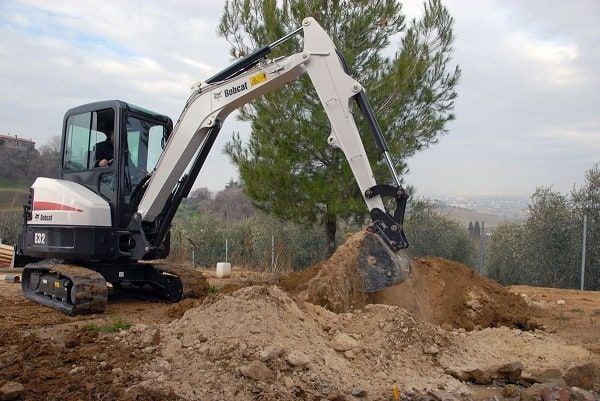 Аренда мини экскаватора  Bobcat E32 в Москве и МО