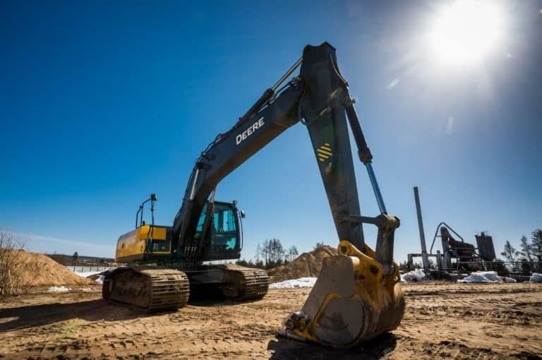 Аренда мини-экскаватора Hitachi ZX50 в Москве